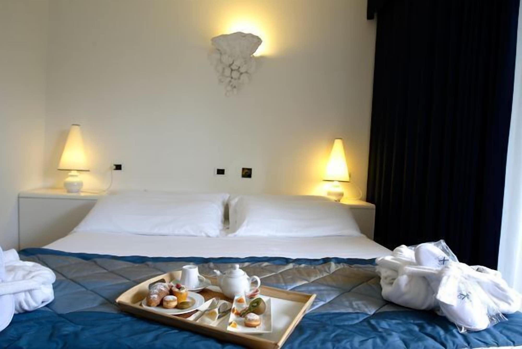 Hotel Luxor Rimini Eksteriør bilde